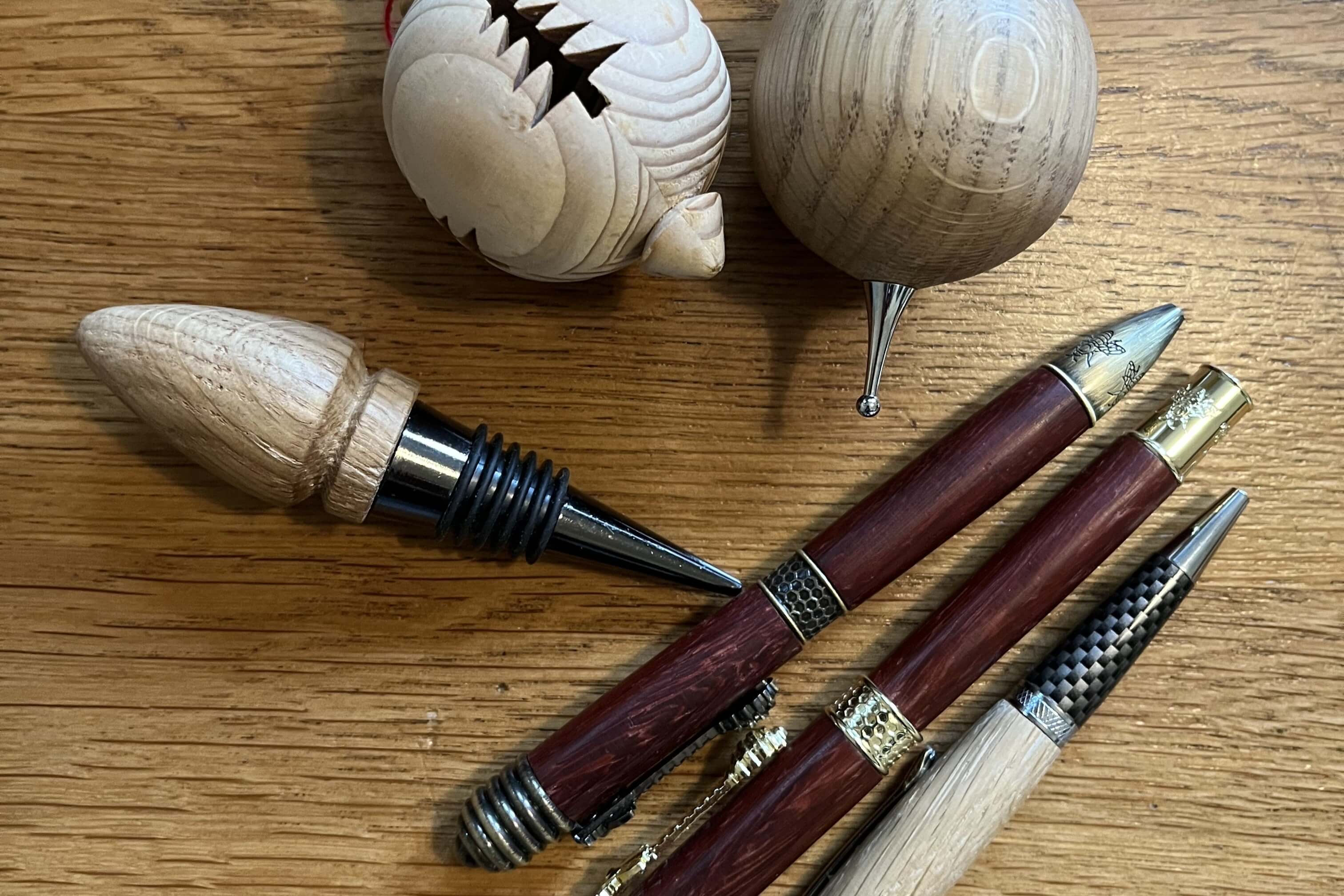 Pennen die zelf gemaakt zijn van hout