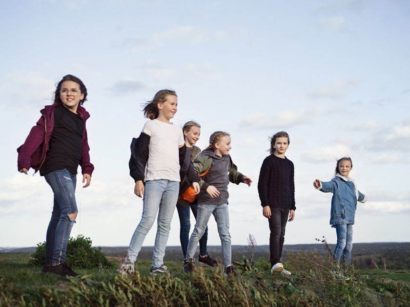 Kinderen spelen buiten in de wind | Vattenfall Verlicht