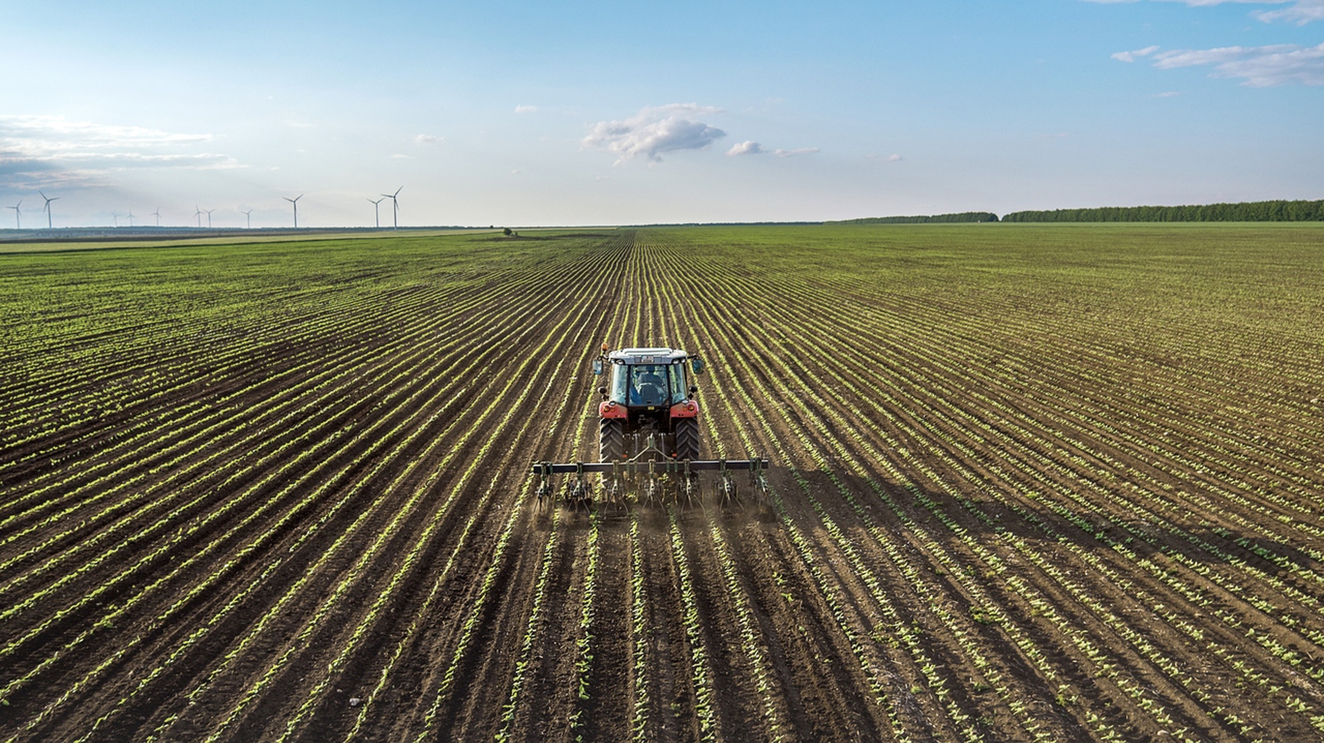 Tractor op weiland Energie besparen landbouw - Vattenfall mkb