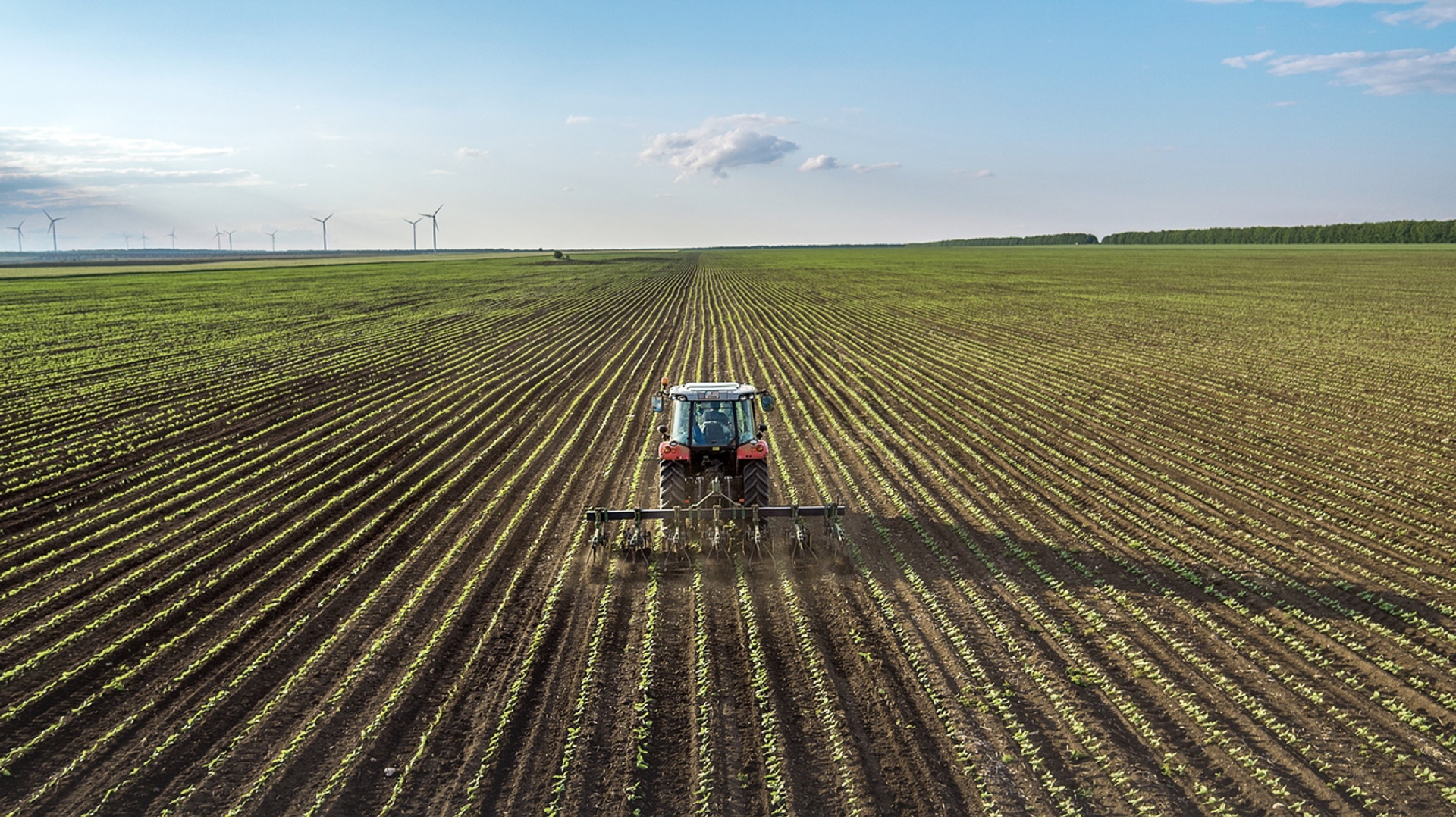 Tractor op weiland Energie besparen landbouw - Vattenfall mkb