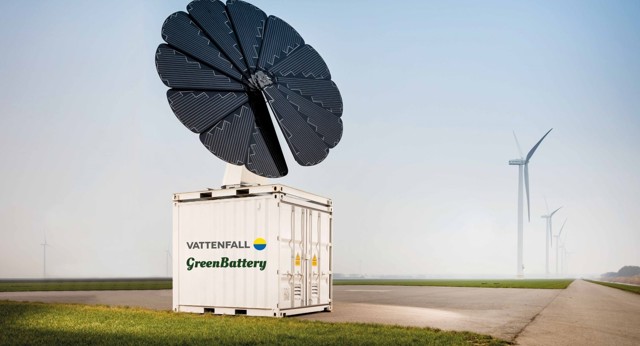 GreenBattery met op de achtergrond windmolens 