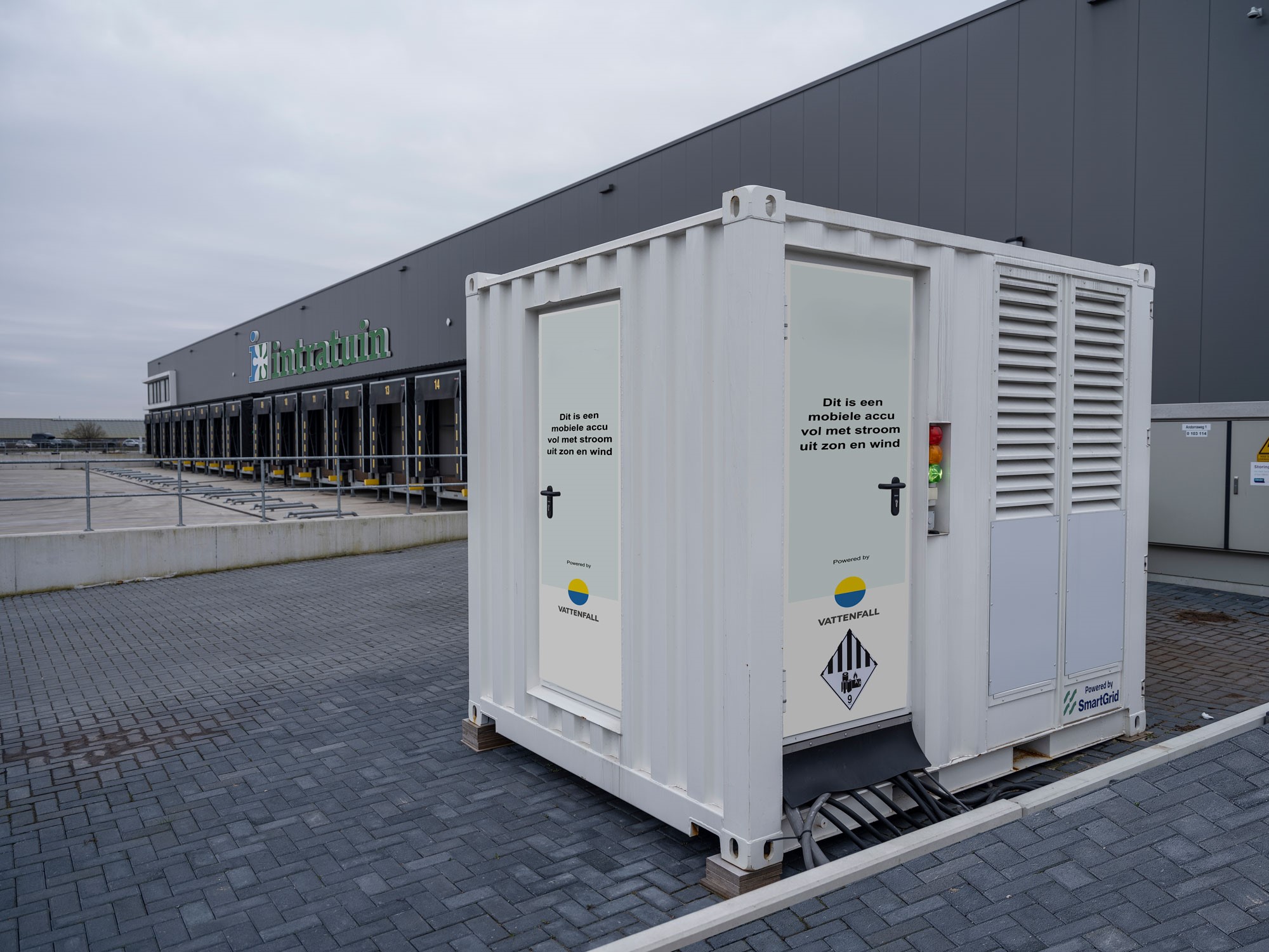 Mobiele batterij container bij Intratuin