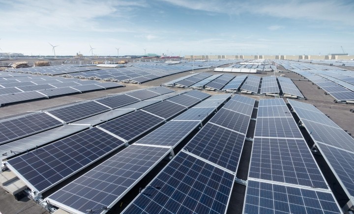 Rij met zonnepanelen