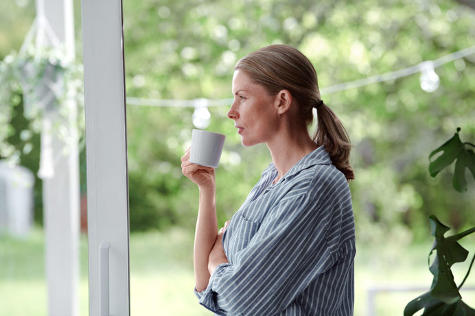 Mevrouw met kop koffie | Vattenfall