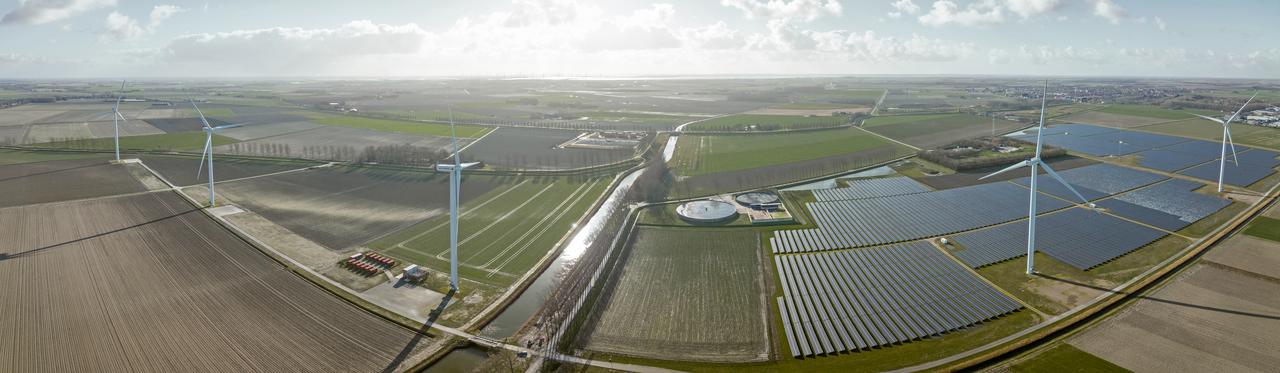Luchtfoto energiepark Haringvliet