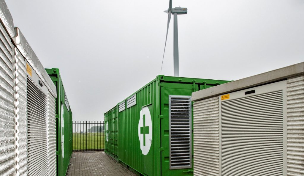 Opslag van overtallige windenergie in batterijen