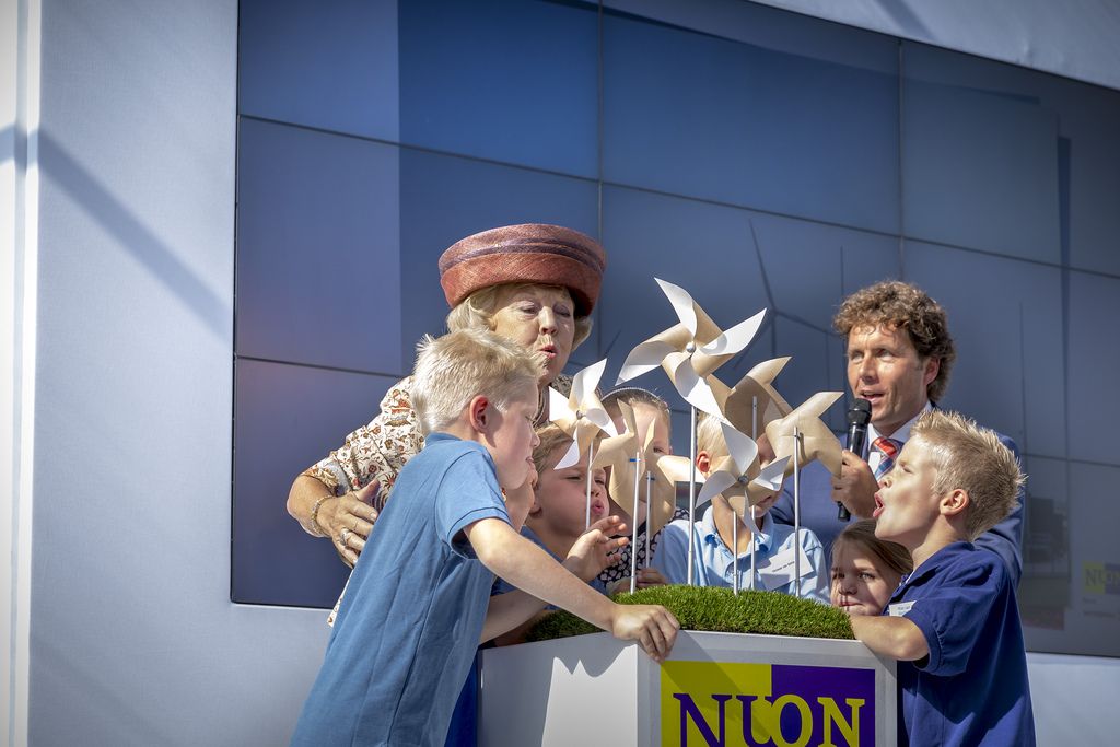 Opening Prinses Alexia Windpark door Princes Beatrix