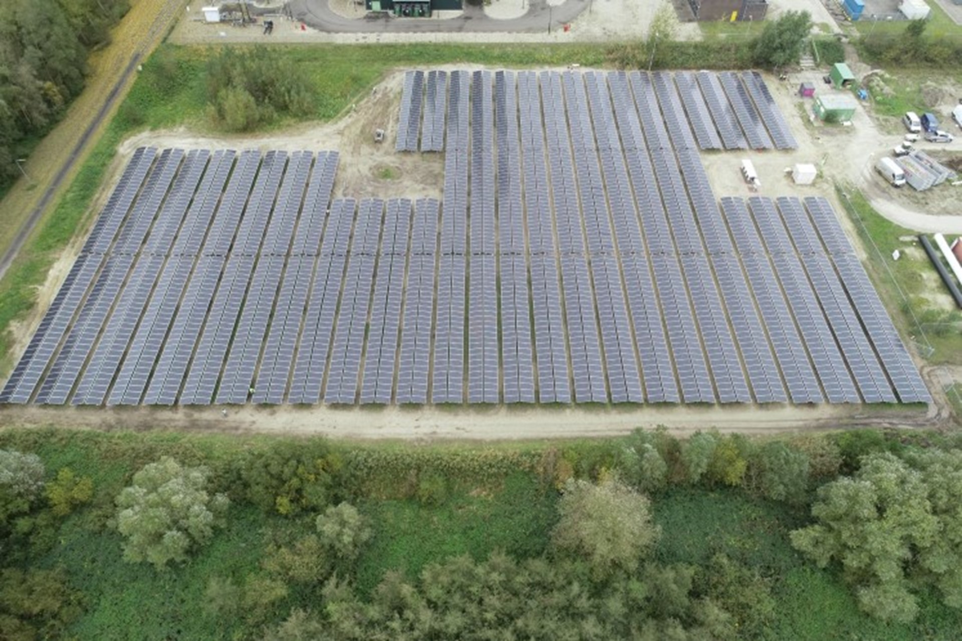 Luchtfoto van zonnepark Diemen