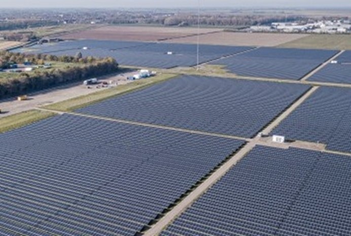 Luchtfoto van Energiepark Haringvliet Zuid