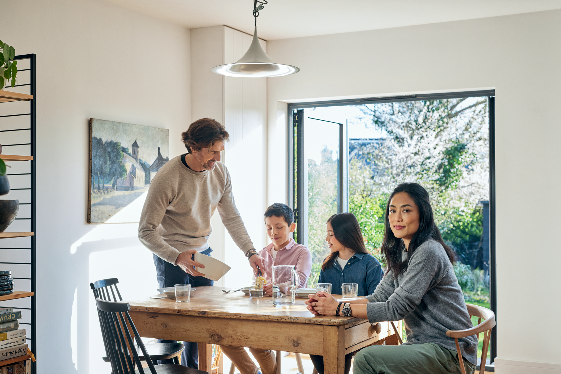 Familie aan tafel | Vattenfall over energie aanvragen