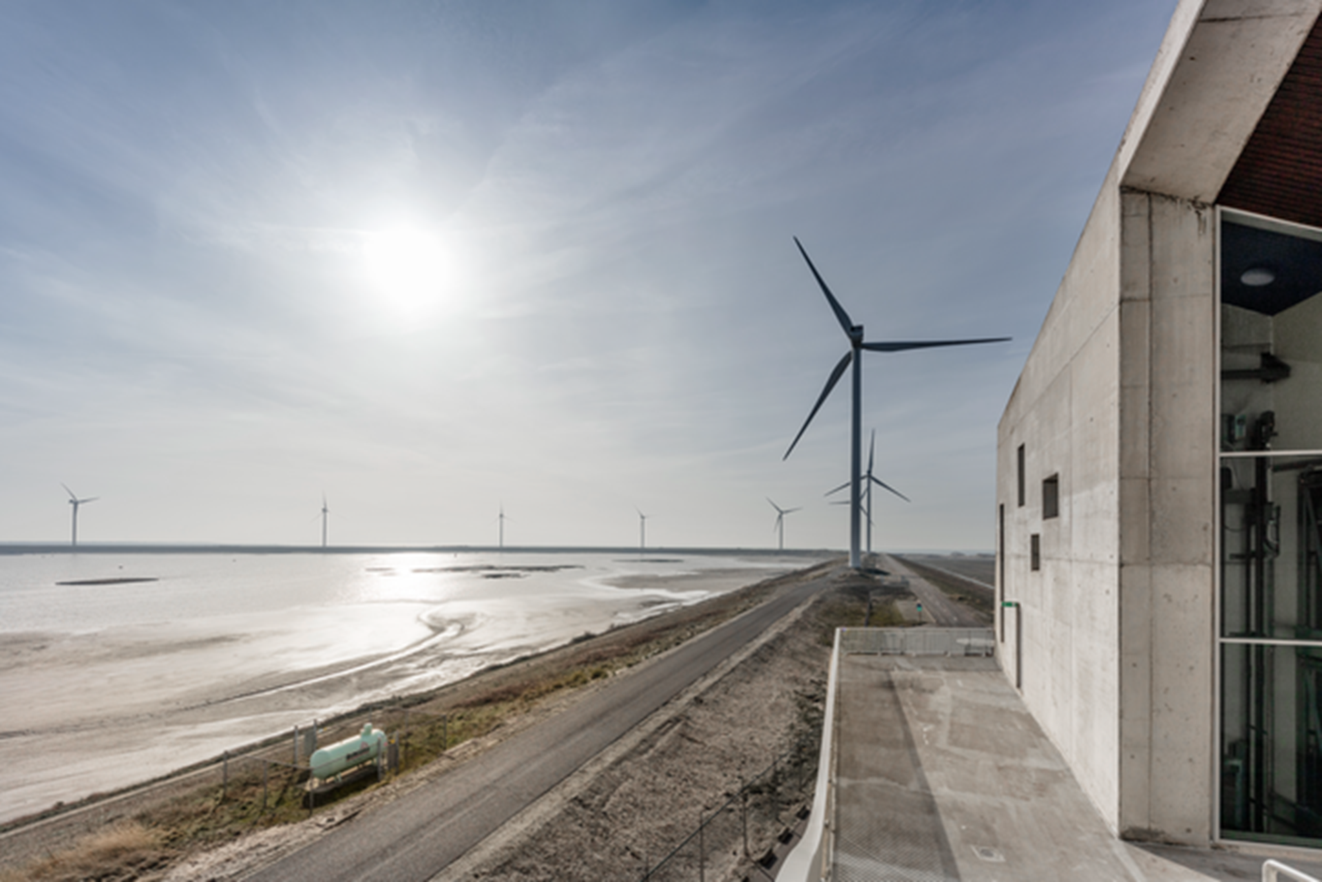 Slufterdam met windmolens - E-boiler: wind en zon inzetten voor warmte