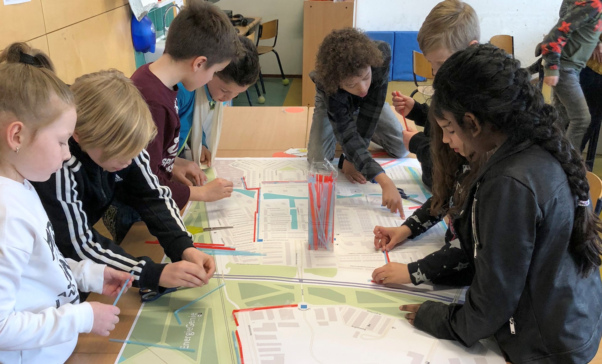 Schoolkinderen werken gezamenlijk aan een stadswarmte project | Vattenfall Energie