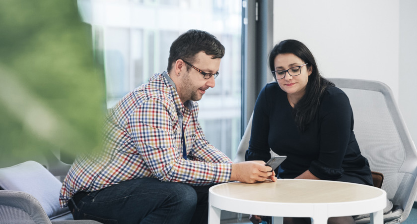 Man en vrouw overleggen | Vattenfall