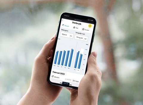Smartphone waarop de energie-app van Vattenfall te zien is