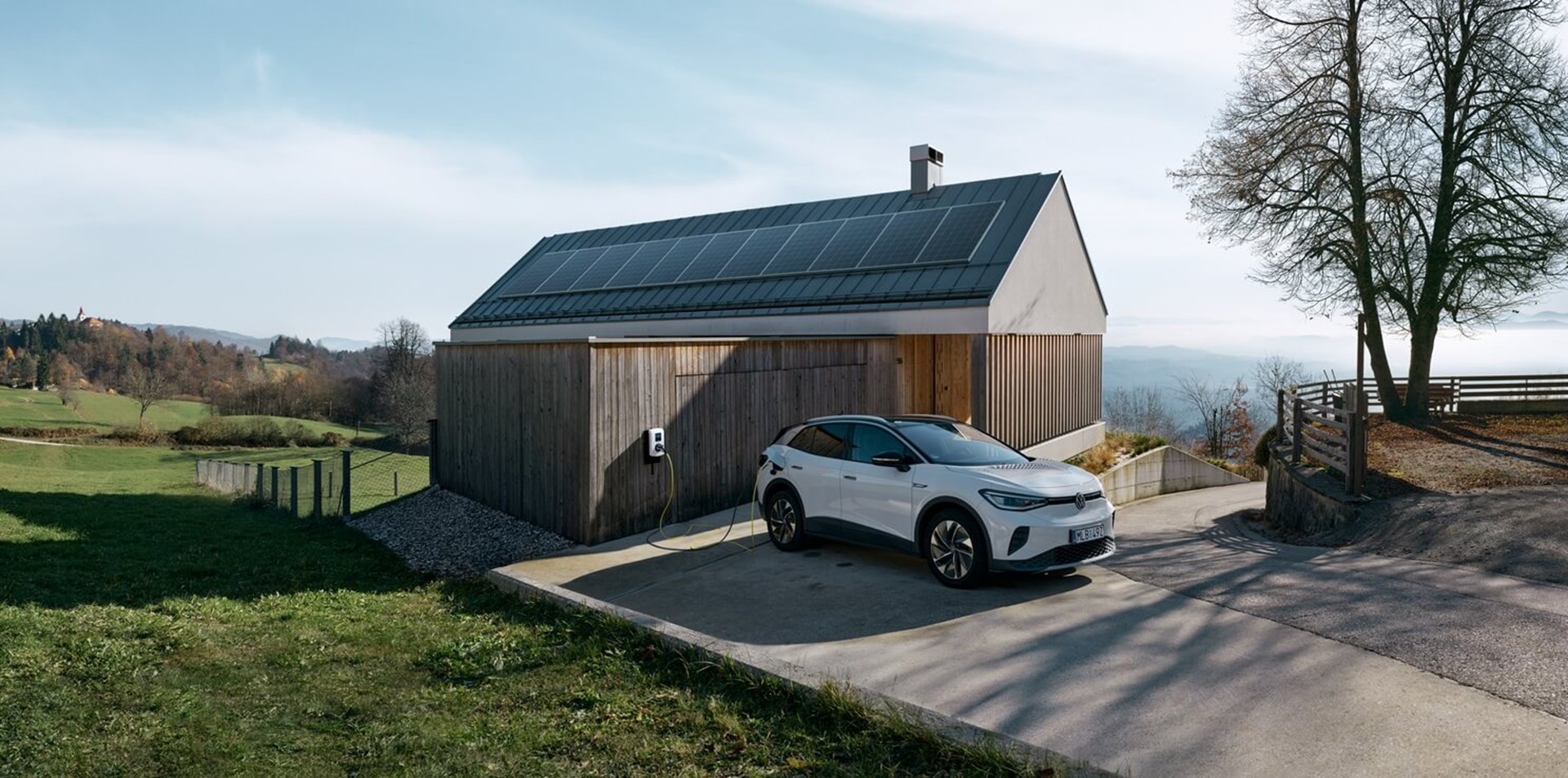 Elektrische auto bij een huis met zonnepanelen - Hoeveel zonnepanelen heb ik nodig voor een elektrische auto?