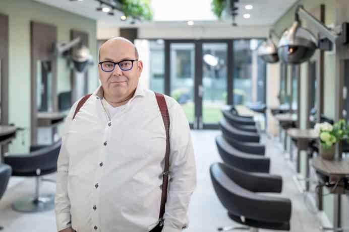 Jeroen Peels in goedgeïsoleerde kapsalon van Peels Haarmode